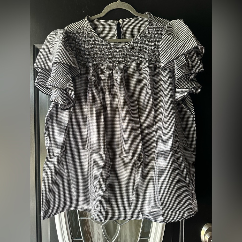 Size 1X SHEIN Curve Women’s Black & White Gingham Ruffle Sleeve Top. NWOT.